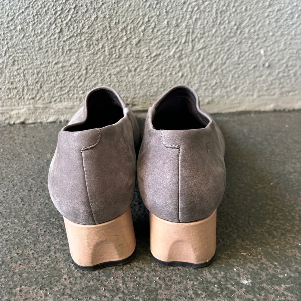 Camper Kara Grey and Cream Block Heel Pump Sz 39 Business Casual Office Suede - Picture 5 of 9